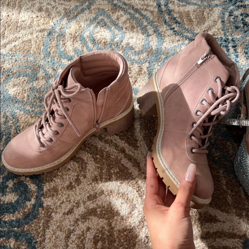 pretty pink boots !